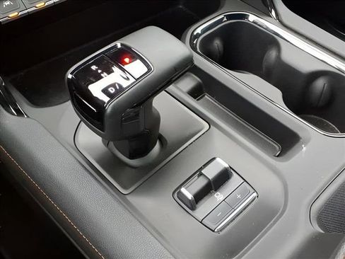 Used 2024 GMC Sierra 1500 AT4 w/ Technology Package image 11