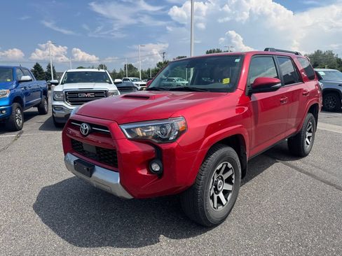 Used 2024 Toyota 4Runner TRD Off-Road Premium w/ Moonroof Package AWD/4WD image 2