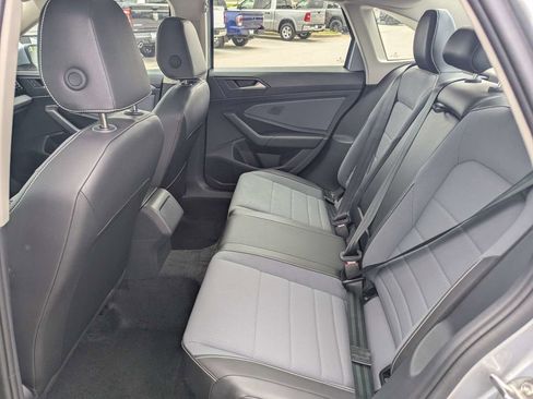 Used 2025 Volkswagen Jetta SE FWD image 12