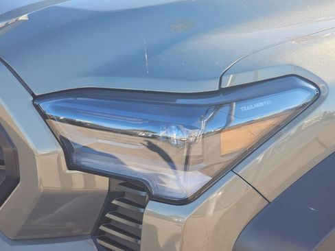 Used 2025 Toyota Tacoma Trailhunter image 31