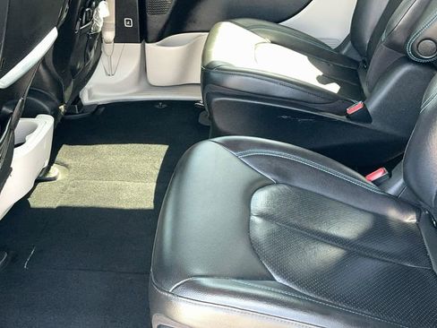 Used 2021 Chrysler Pacifica Touring-L w/ Uconnect Theater Family Group image 13