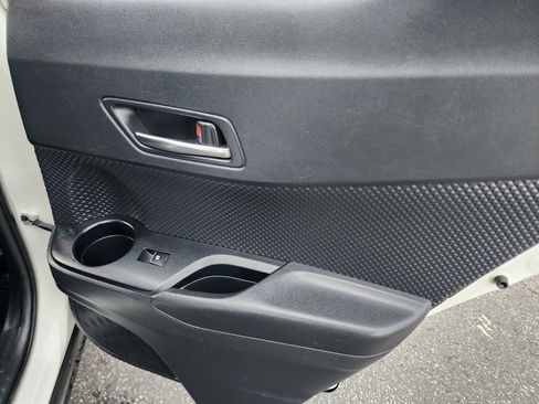 Used 2018 Toyota C-HR XLE FWD image 16