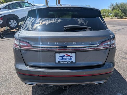 Used 2022 Lincoln Nautilus Reserve AWD/4WD image 4