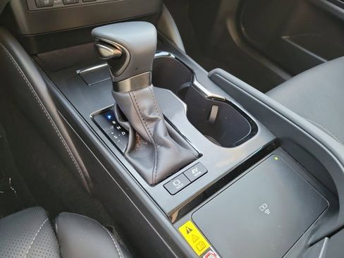 Used 2023 Lexus ES 300h w/ Luxury Package image 31