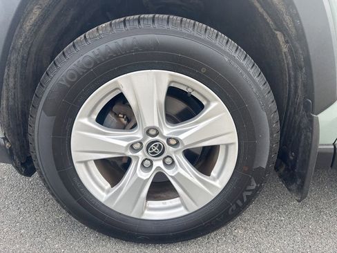 Used 2019 Toyota RAV4 XLE w/ Convenience Package AWD/4WD image 10