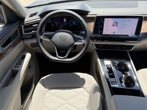 Certified 2025 Volkswagen Atlas SE image 16