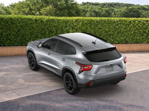 New 2026 Chevrolet Trax LT w/ Driver Confidence Package FWD image 2