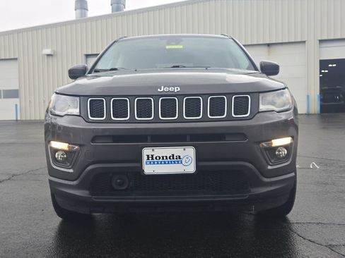 Used 2018 Jeep Compass Latitude w/ Popular Equipment Group AWD/4WD image 2