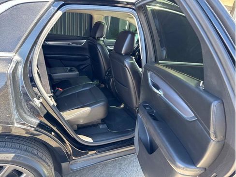 Used 2018 Cadillac XT5 Luxury w/ LPO, Black Ice Package FWD image 9