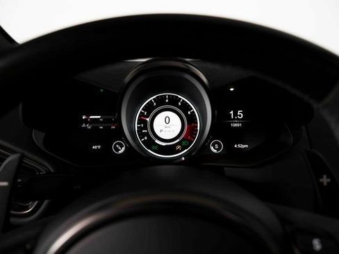 Used 2022 Aston Martin V8 Vantage Coupe image 19