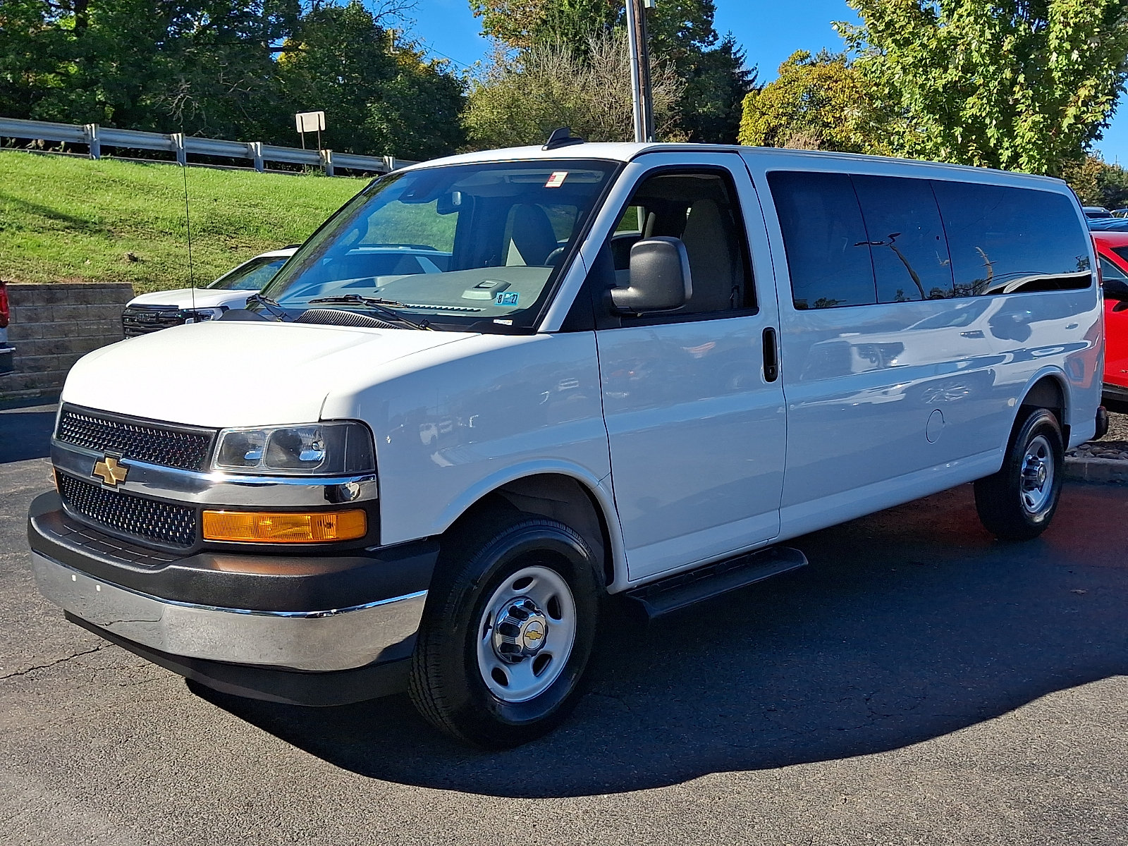 Used 2025 Chevrolet Express 3500 LT w/ LT Preferred Equipment Group RWD image 3