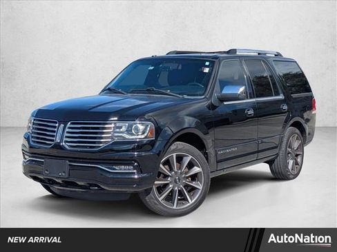 Used 2017 Lincoln Navigator Reserve image 1