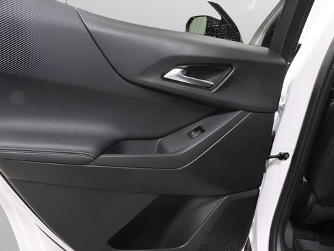 New 2026 Chevrolet Equinox LT w/ Convenience Package II FWD image 24