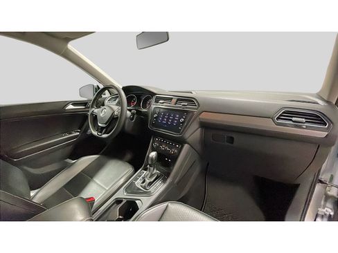 Used 2021 Volkswagen Tiguan SE image 17