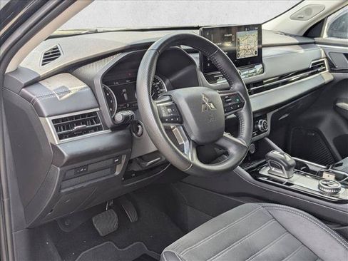 Used 2025 Mitsubishi Outlander SE FWD image 9