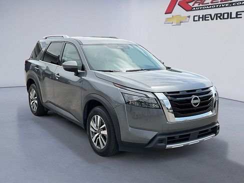 Used 2025 Nissan Pathfinder SL FWD image 7