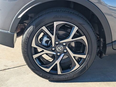 Used 2021 Toyota C-HR XLE image 7