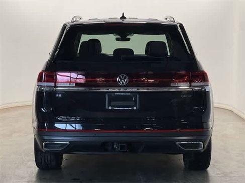 Used 2024 Volkswagen Atlas SE image 4