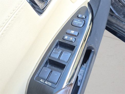 Used 2016 Toyota Avalon XLE Premium image 16