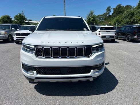 Used 2024 Jeep Wagoneer Series II w/ Flexible Seating Group RWD image 2