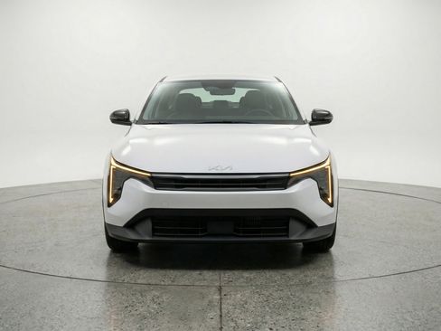 Used 2025 Kia K4 FWD image 2