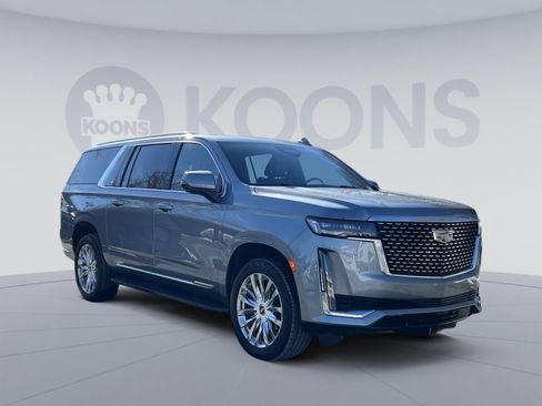 Used 2023 Cadillac Escalade ESV Premium Luxury image 8