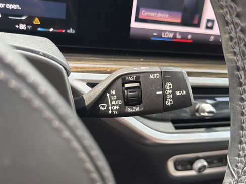 Used 2025 BMW X5 sDrive40i w/ M Sport Package RWD image 30