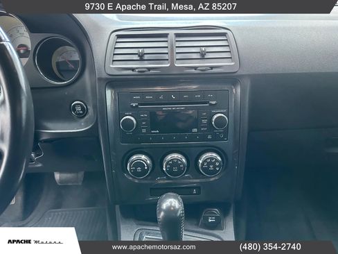 Used 2014 Dodge Challenger SXT image 22