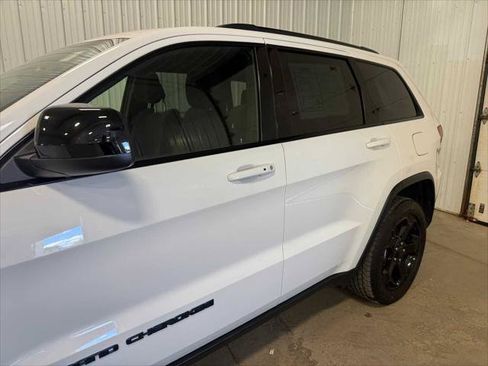 Certified 2019 Jeep Grand Cherokee Laredo AWD/4WD image 7