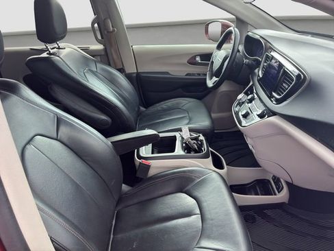 Used 2017 Chrysler Pacifica Touring-L Plus image 9
