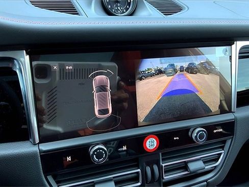 New 2025 Porsche Macan image 35