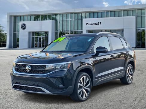 Used 2024 Volkswagen Taos SE FWD image 3