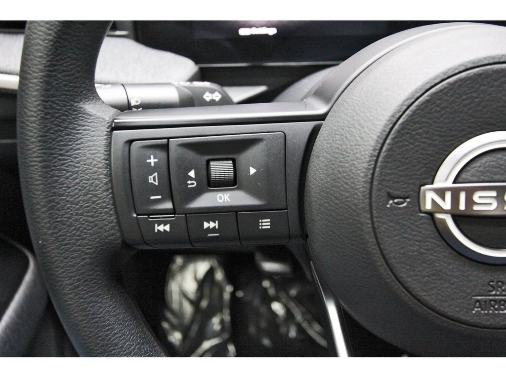 Used 2026 Nissan Kicks SV FWD image 17