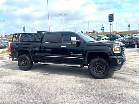 Used 2019 GMC Sierra 2500 Denali w/ Duramax Plus Package AWD/4WD image 5