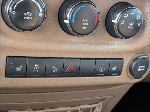 Used 2016 Jeep Wrangler Unlimited Sahara w/ Connectivity Group AWD/4WD image 17
