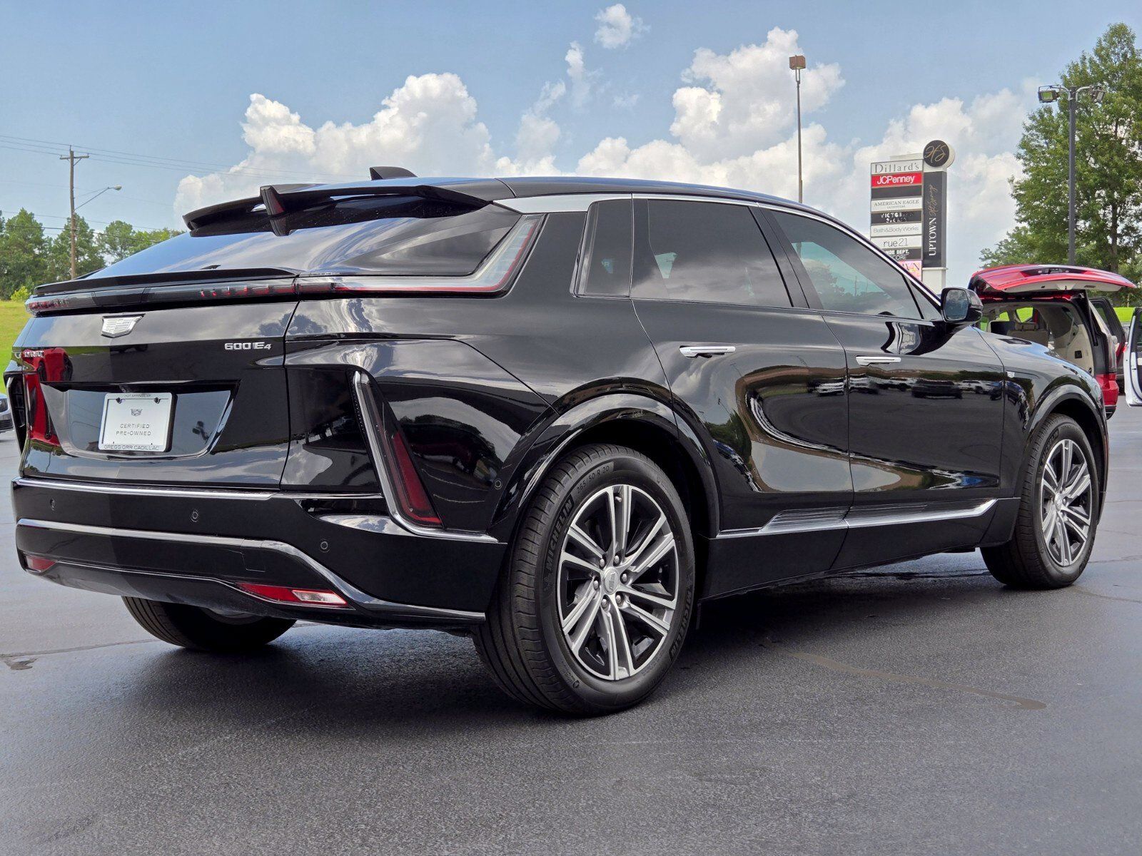 Used 2024 Cadillac Lyriq Luxury AWD/4WD image 5