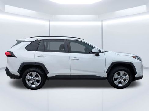 Used 2019 Toyota RAV4 XLE FWD image 3