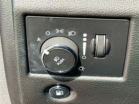 Used 2020 Jeep Grand Cherokee Altitude image 11