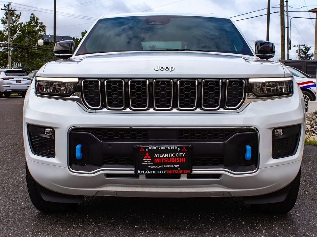 Used 2023 Jeep Grand Cherokee Overland w/ Luxury Tech Group IV AWD/4WD image 2