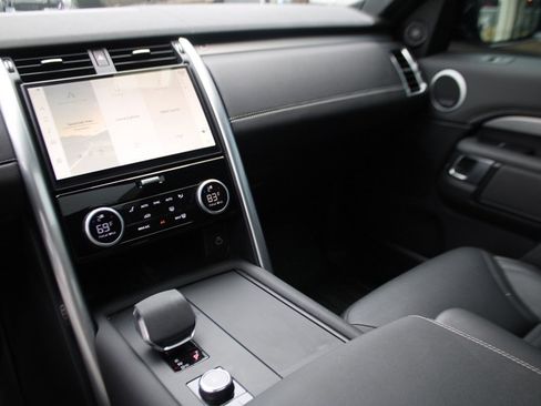 Certified 2024 Land Rover Discovery Dynamic SE image 14