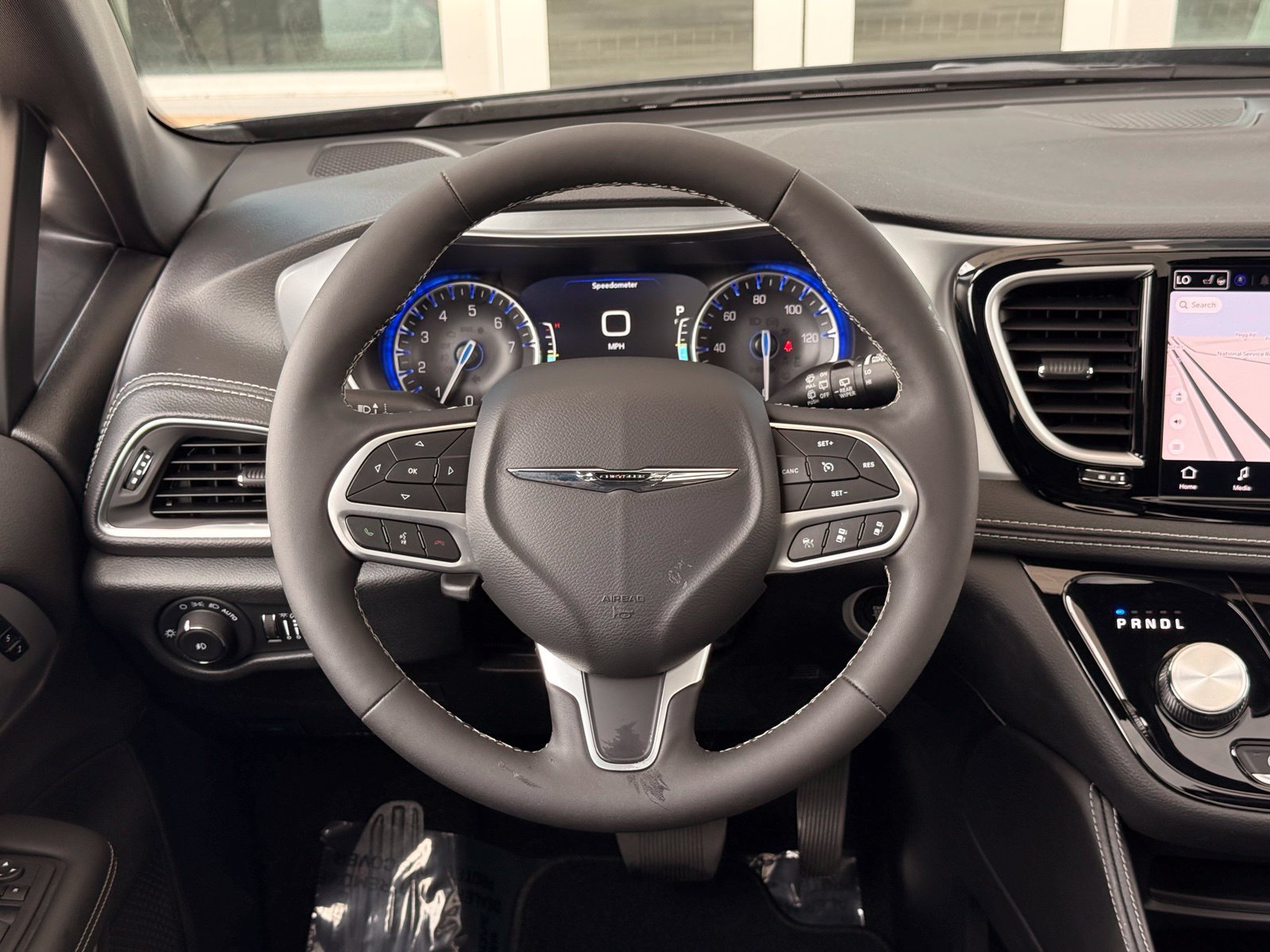 Used 2026 Chrysler Pacifica Limited FWD image 31