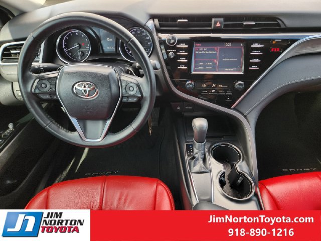 Used 2018 Toyota Camry SE w/ Moonroof Package FWD image 27