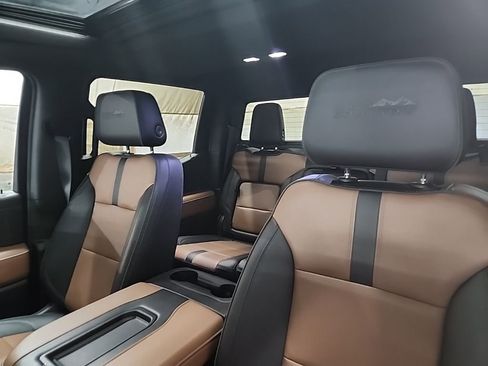 Used 2019 Chevrolet Silverado 1500 High Country w/ Technology Package AWD/4WD image 39