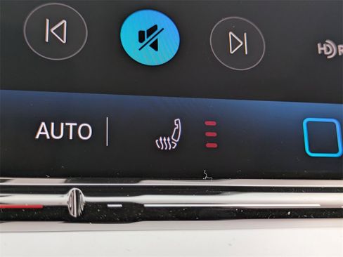 New 2025 Volkswagen Tiguan SE image 23