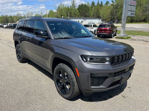 New 2026 Jeep Grand Cherokee L Limited w/ Limited Altitude Package AWD/4WD image 3