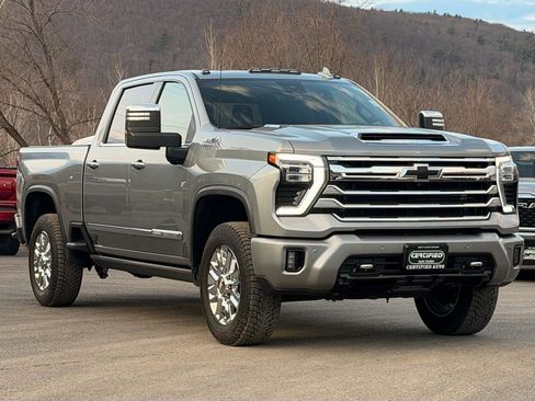 Used 2024 Chevrolet Silverado 2500 High Country w/ High Country Premium Package image 3