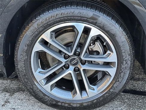 Certified 2025 Audi Q5 Premium w/ 19" Wheel Package image 10
