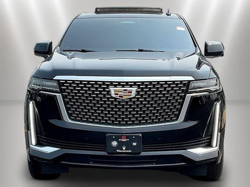 Used 2022 Cadillac Escalade Premium Luxury AWD/4WD image 2