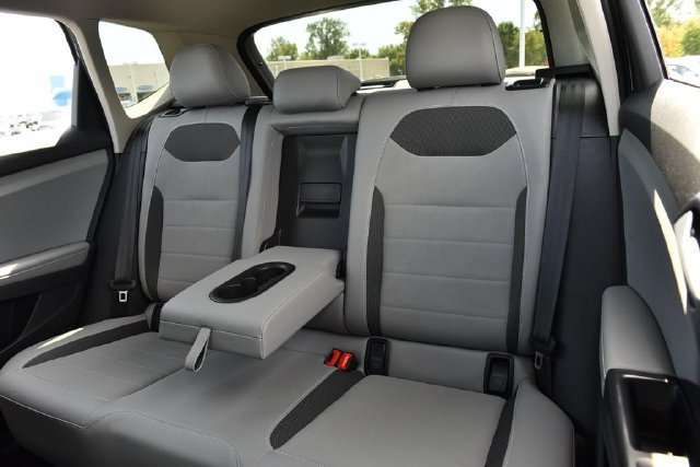 Used 2024 Volkswagen Taos SE w/ Panoramic Sunroof Package AWD/4WD image 23