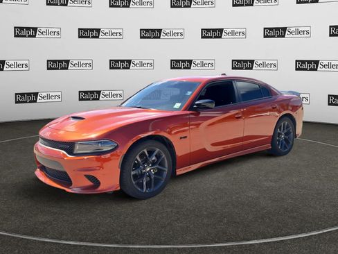 Used 2023 Dodge Charger R/T w/ Blacktop Package RWD image 2